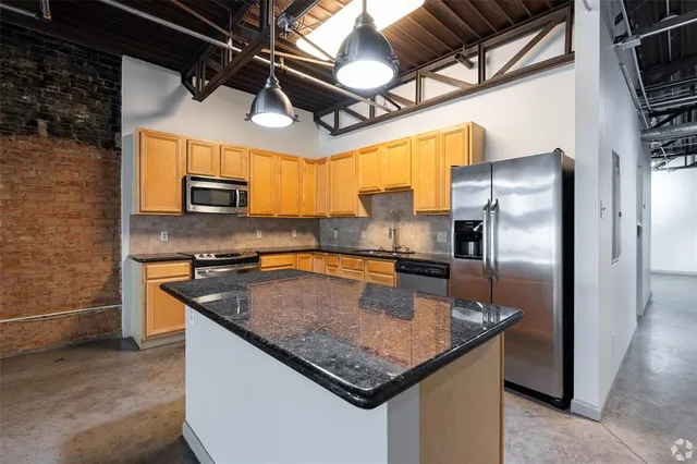 $2,150 | 2700 Live Oak Street, Dallas, TX 75204