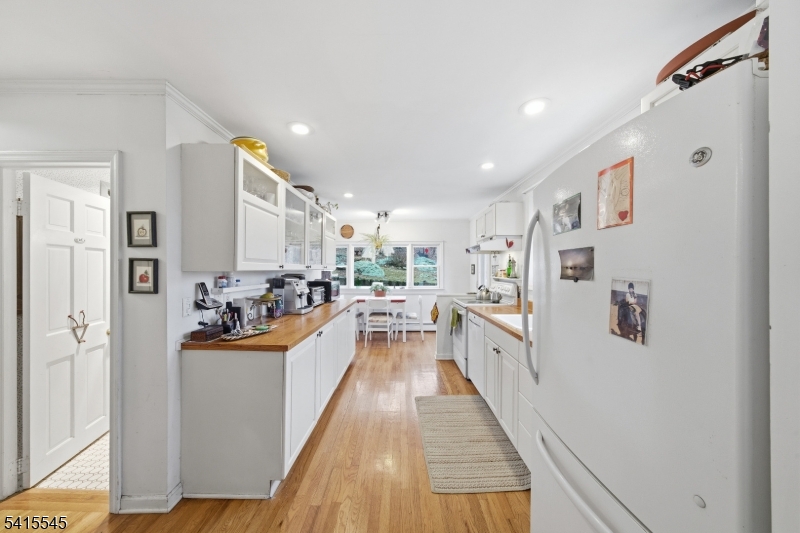 4 Emmet Roche Drive Montville, NJ 07005 - Photo 8 of 27