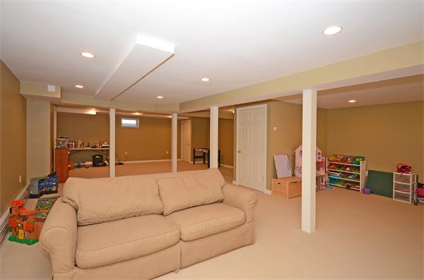 16 Nicholas Road Hopkinton, MA 01748 - Photo 25 of 28 a living room with furniture