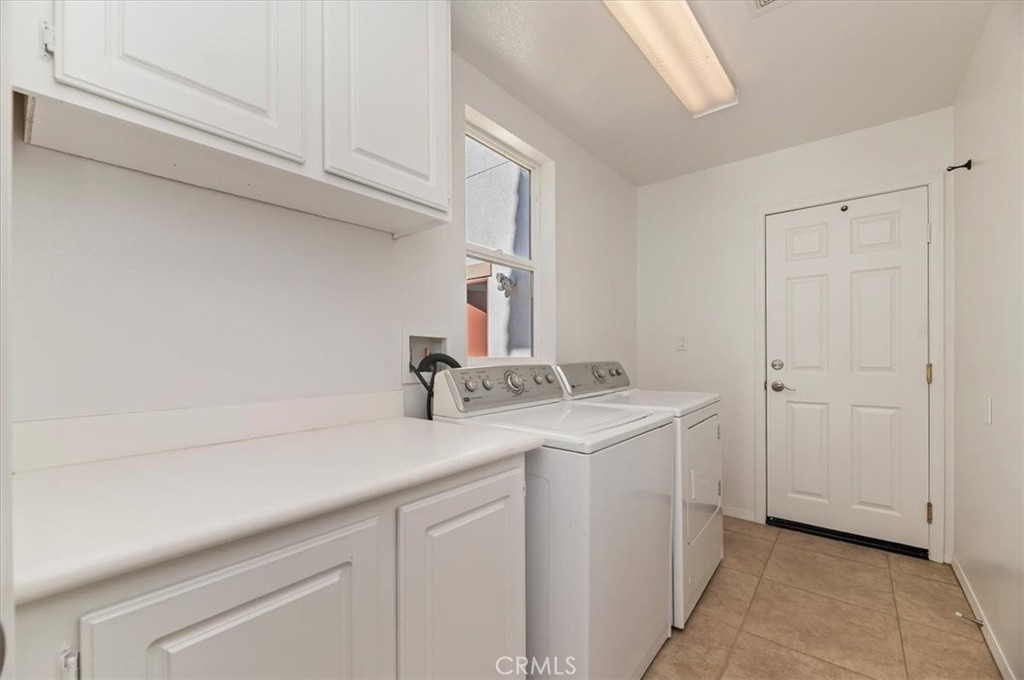 3215 Tumbleweed Road Hemet, CA 92545 - Photo 23 of 46 a utility room with a sink dryer and washer