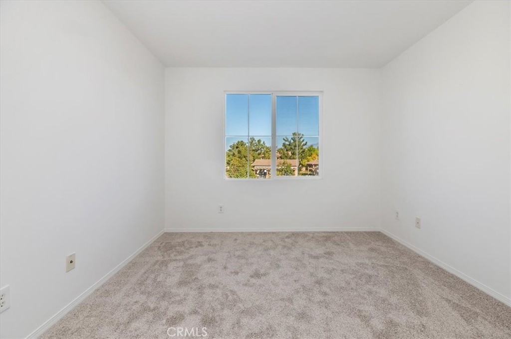 3215 Tumbleweed Road Hemet, CA 92545 - Photo 29 of 46 an empty room with a window