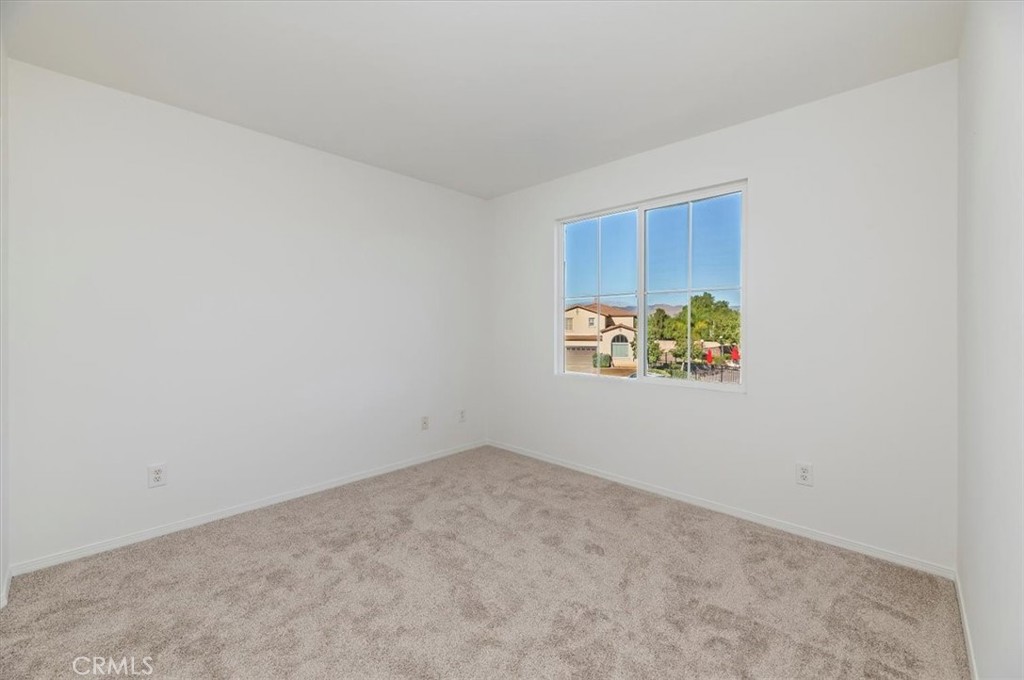 3215 Tumbleweed Road Hemet, CA 92545 - Photo 31 of 46 an empty room with windows