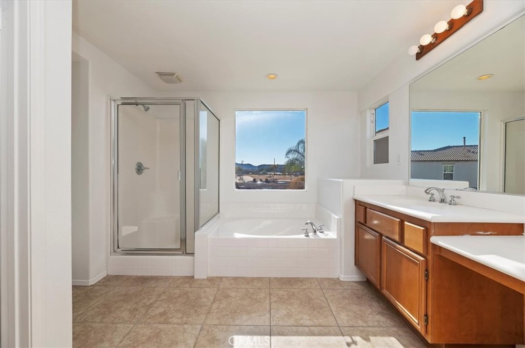 3215 Tumbleweed Road Hemet, CA 92545 - Photo 37 of 46 a bathroom with a tub sink and mirror