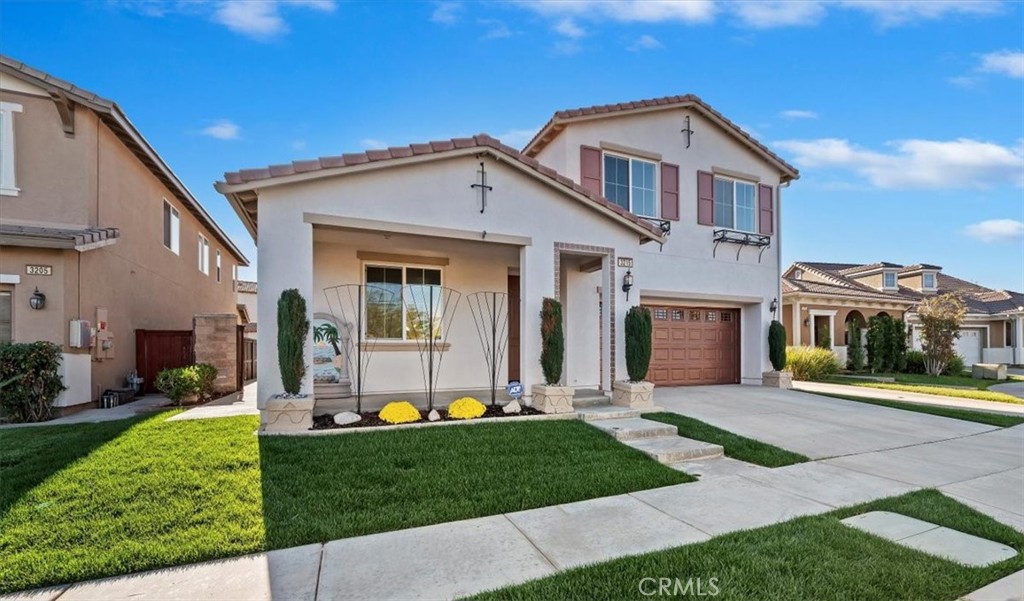 3215 Tumbleweed Road Hemet, CA 92545 - Photo 4 of 46 a front view of a house with yard and green space