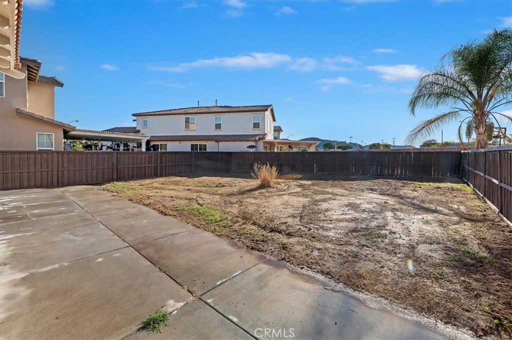 3215 Tumbleweed Road Hemet, CA 92545 - Photo 44 of 46 a view of a swimming pool with a lake view