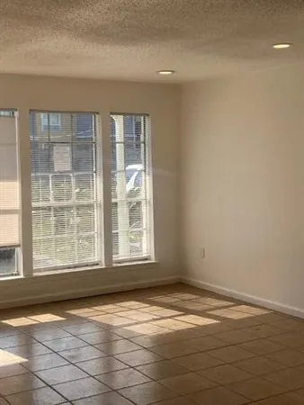 $1,200 | 2413 Old Compton Road, Harvey, LA 70058