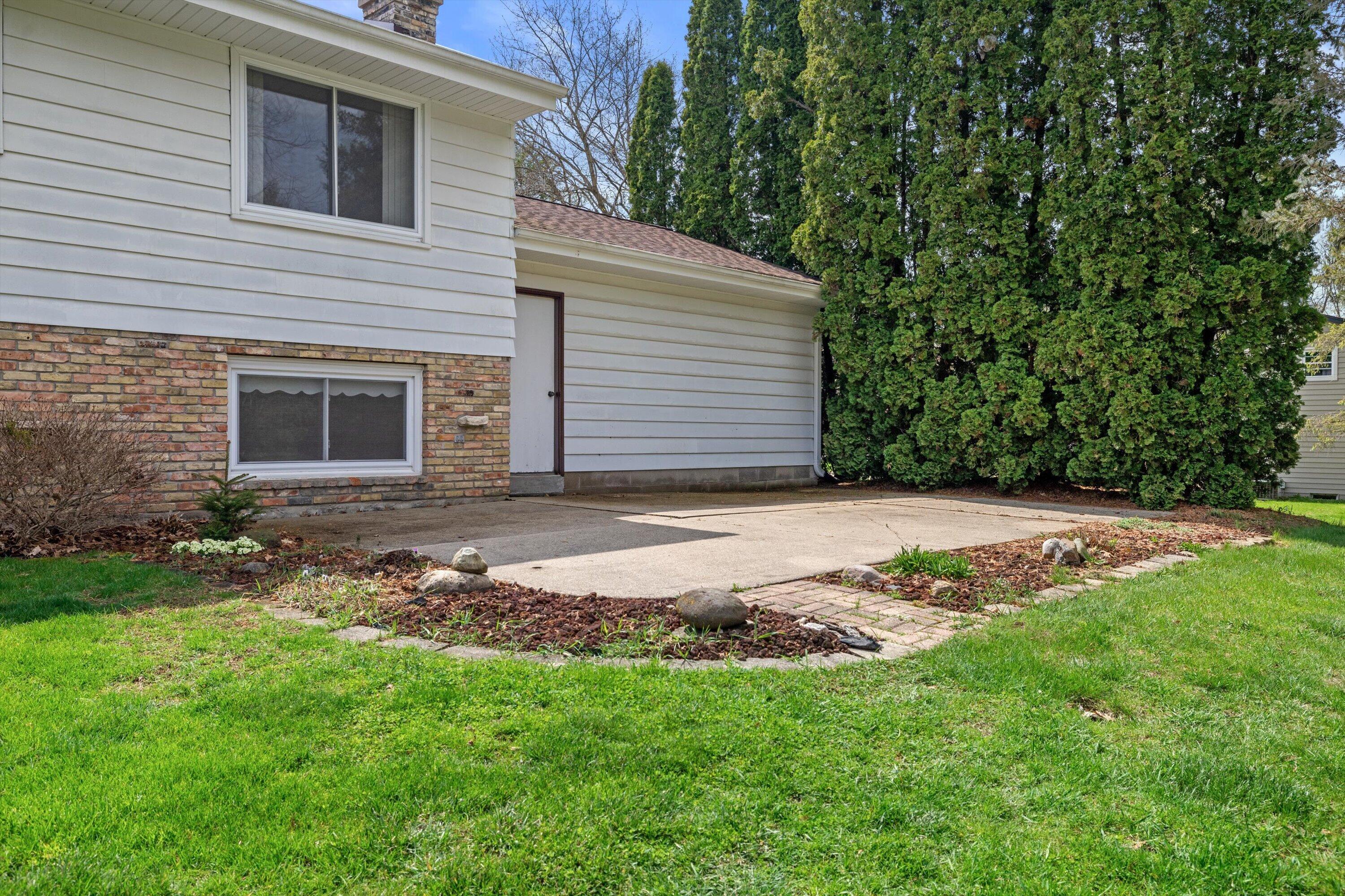 W750 Miramar Road East Troy, WI 53120 - Photo 38 of 44 Patio