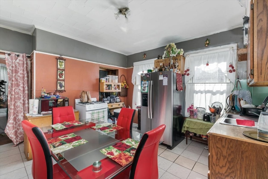 33 Fitz Street Lawrence, MA 01841 - Photo 8 of 41