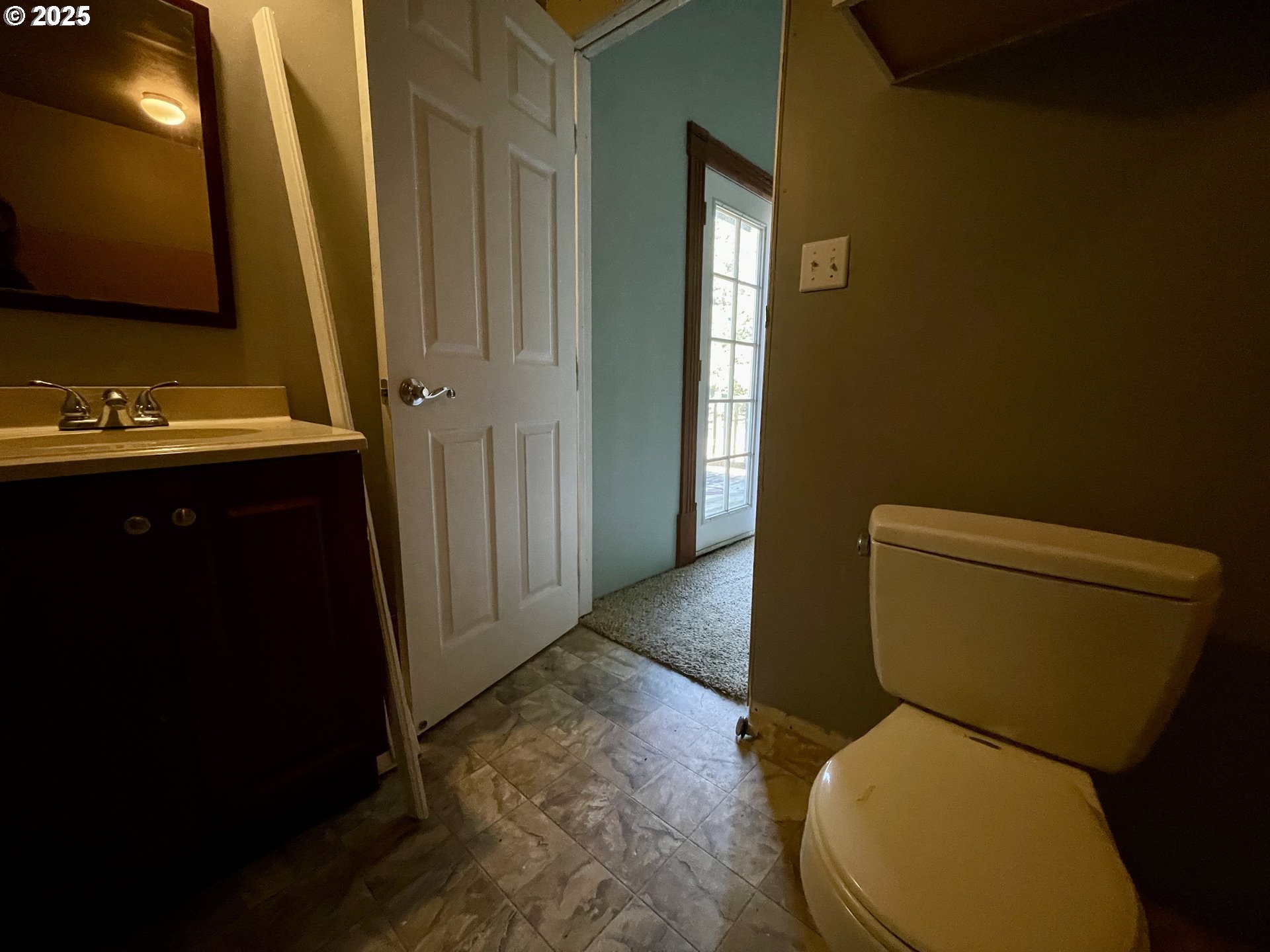 99337 South Bank Chetco River Road Brookings, OR 97415 - Photo 36 of 42 Attached Bathroom #2