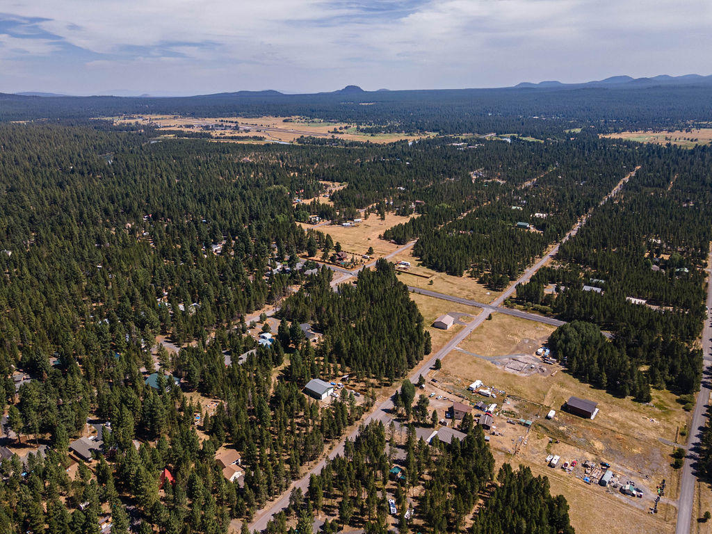 16944 Downey Road Bend, OR 97707 - Photo 29 of 44 a view of city and mountain