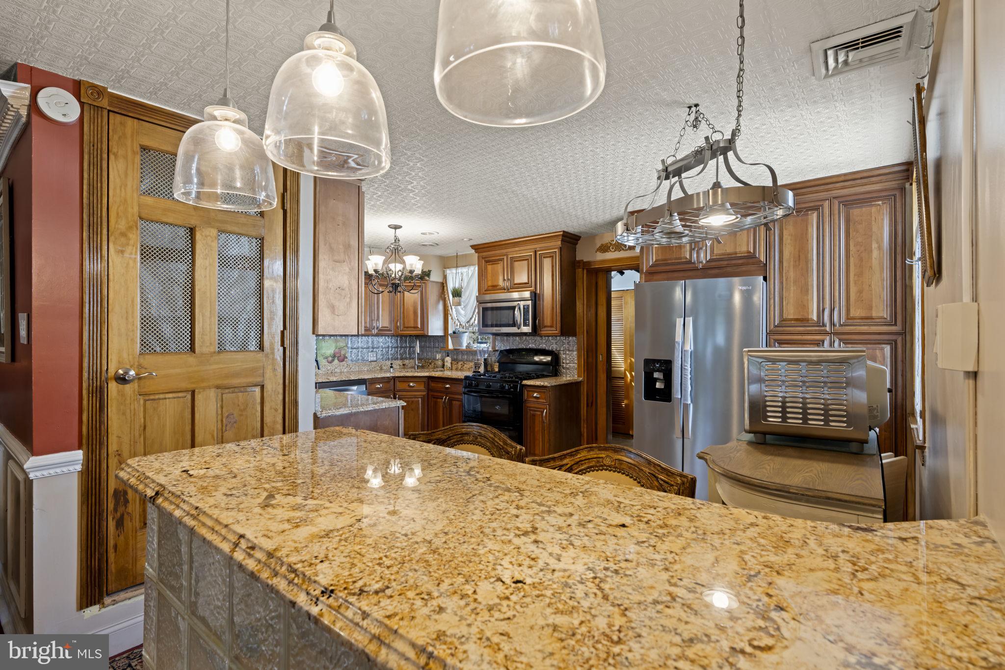 896 Pne Hl Road Philadelphia, PA 19115 - Photo 8 of 37