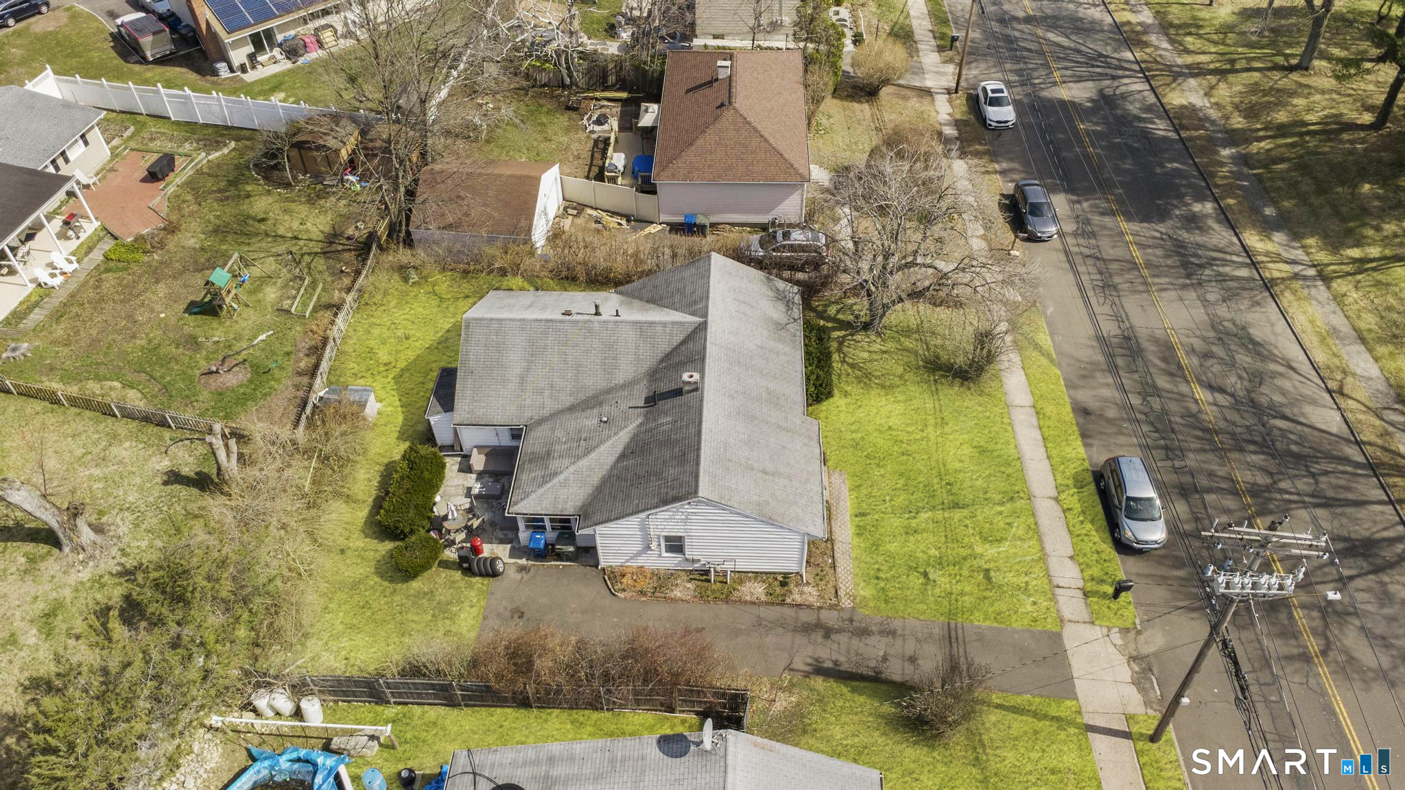 472 Anton Street Bridgeport, CT 06606 - Photo 3 of 23 view of a building