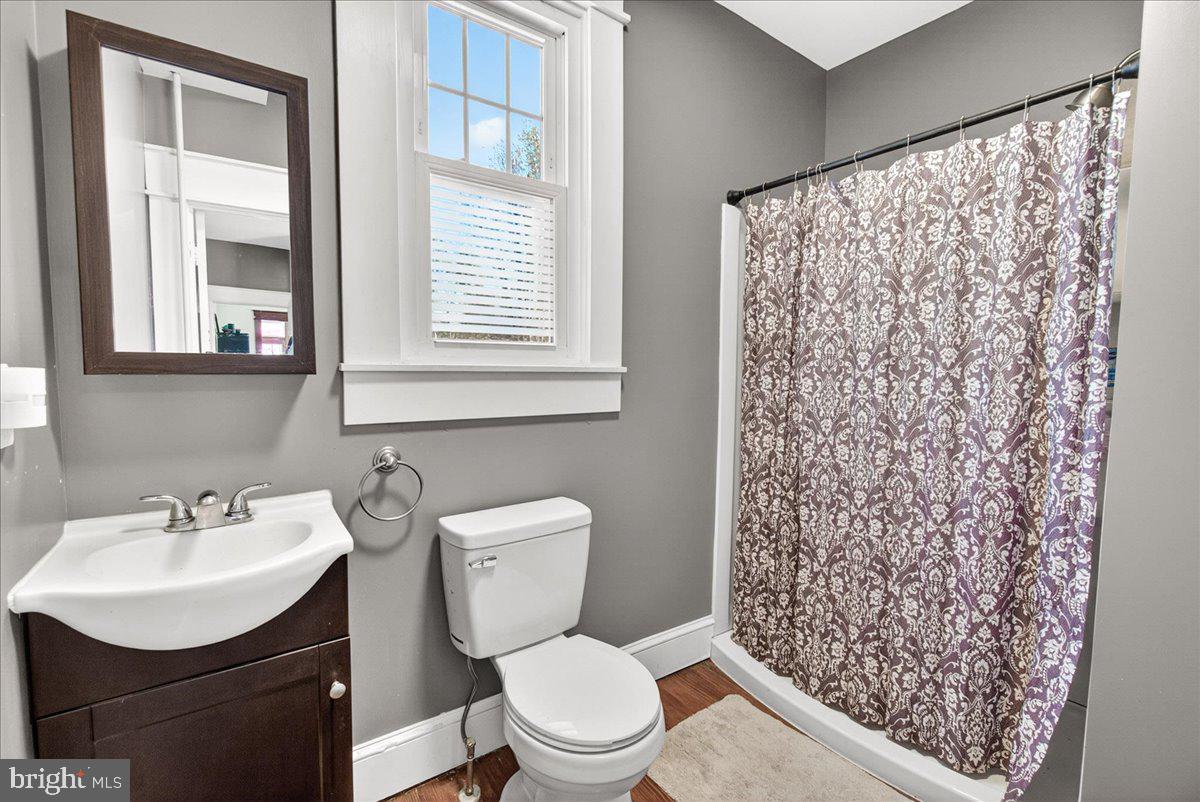 301 West 7th Street Frederick, MD 21701 - Photo 7 of 42 Main level full bathroom