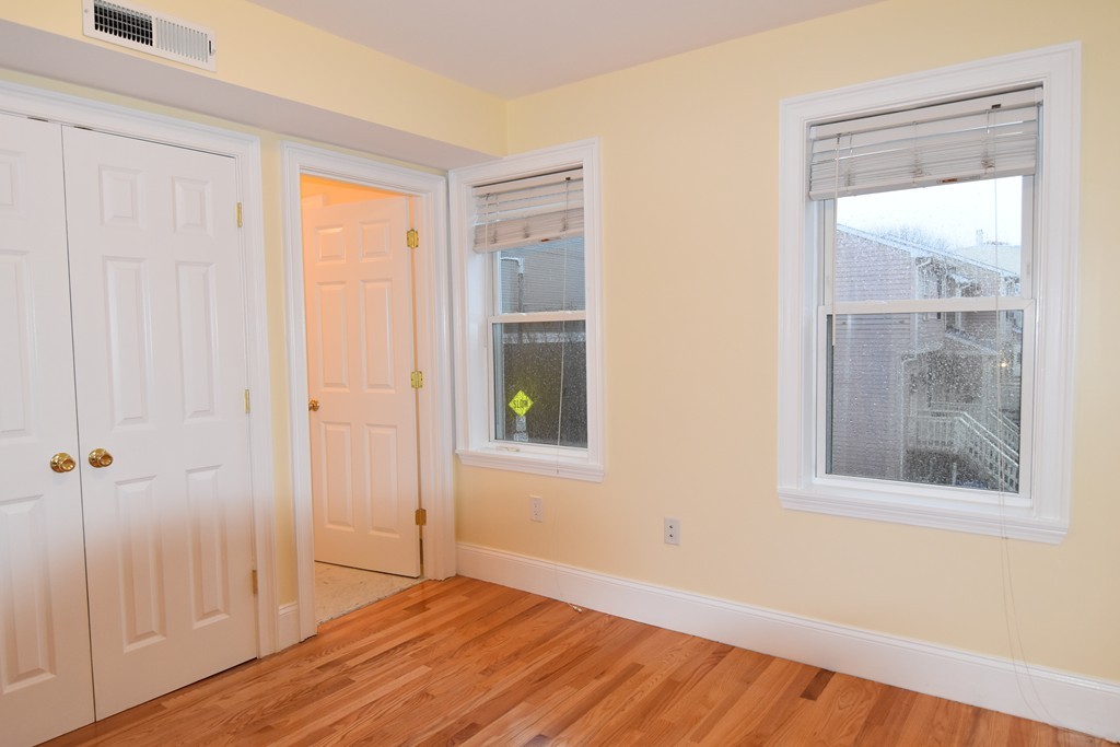 120 D Street, Unit 2 Boston, MA 02127 - Photo 5 of 10