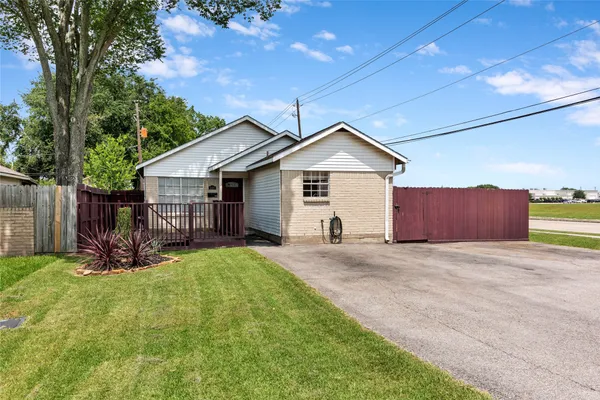 $210,000 | 2102 North Pearland Avenue, Pearland, TX 77581