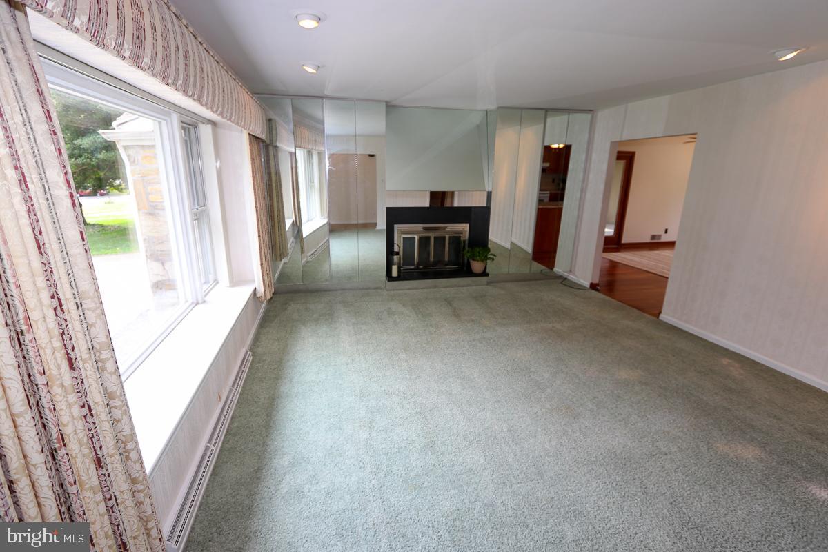 2068 Clinton Road Huntingdon Valley, PA 19006 - Photo 11 of 65 Living room