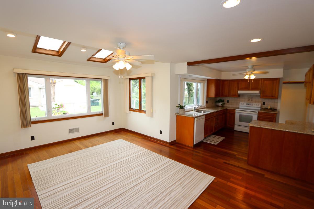 2068 Clinton Road Huntingdon Valley, PA 19006 - Photo 12 of 65 Breakfast/Dining area