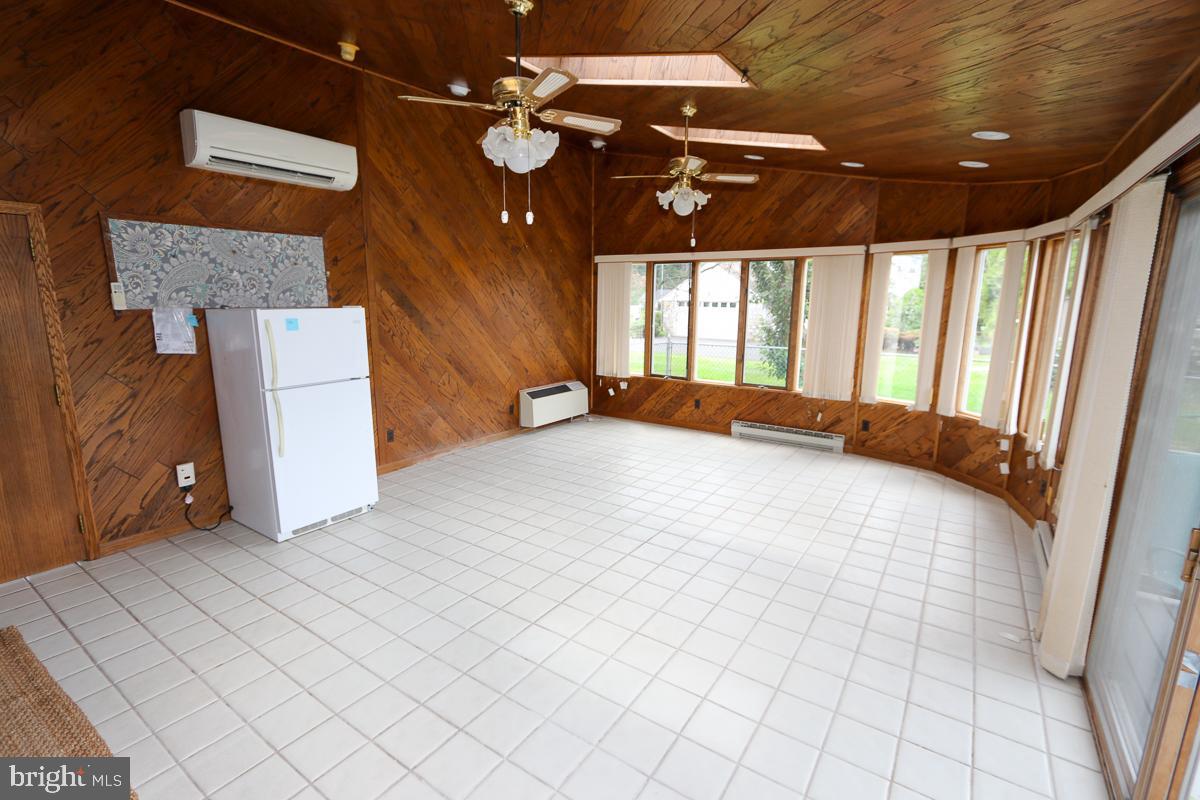 2068 Clinton Road Huntingdon Valley, PA 19006 - Photo 15 of 65 4 Season Sun Room