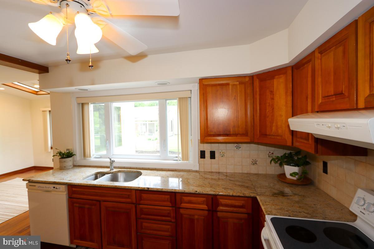 2068 Clinton Road Huntingdon Valley, PA 19006 - Photo 17 of 65 Modern kitchen