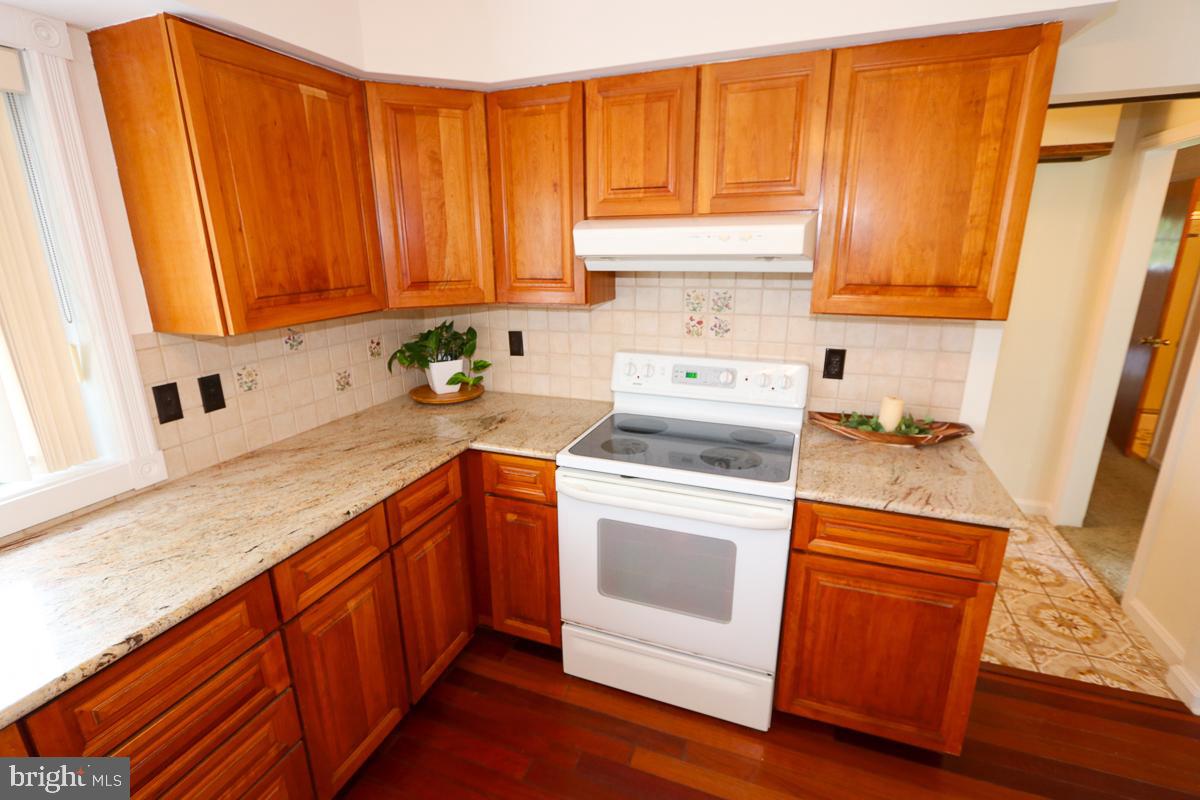 2068 Clinton Road Huntingdon Valley, PA 19006 - Photo 19 of 65 Modern kitchen