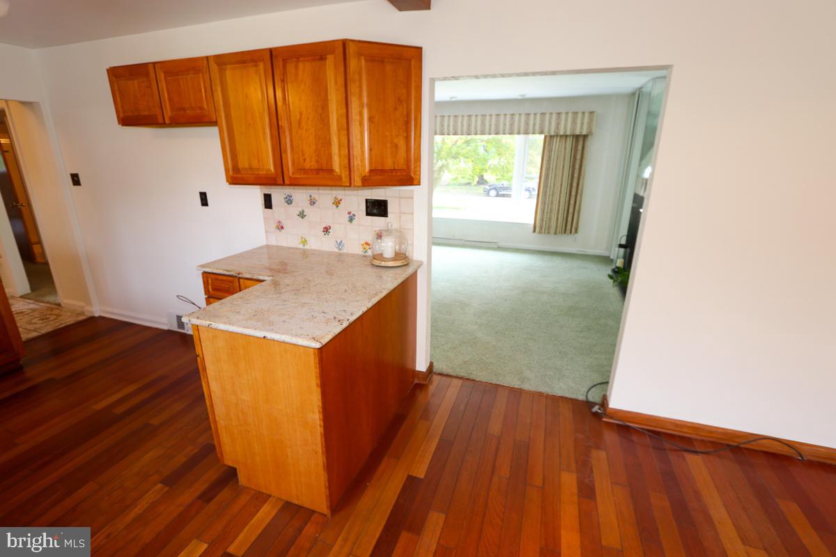 2068 Clinton Road Huntingdon Valley, PA 19006 - Photo 20 of 65 Kitchen w h/w floors
