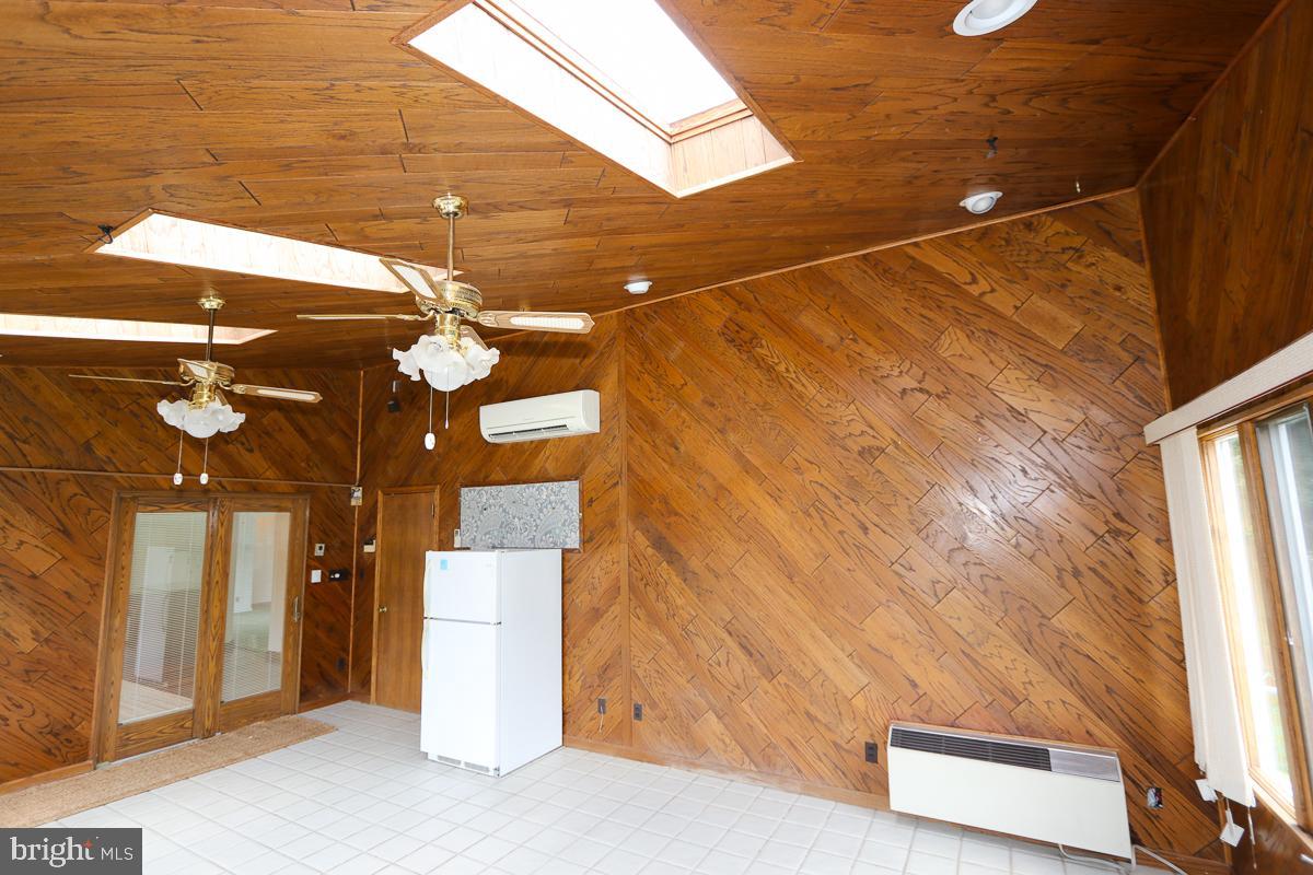 2068 Clinton Road Huntingdon Valley, PA 19006 - Photo 25 of 65 Great Room 16' x 21'6"