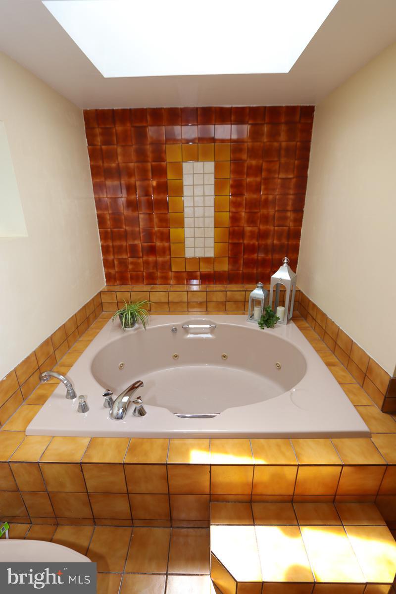 2068 Clinton Road Huntingdon Valley, PA 19006 - Photo 39 of 65 Large jetted tub