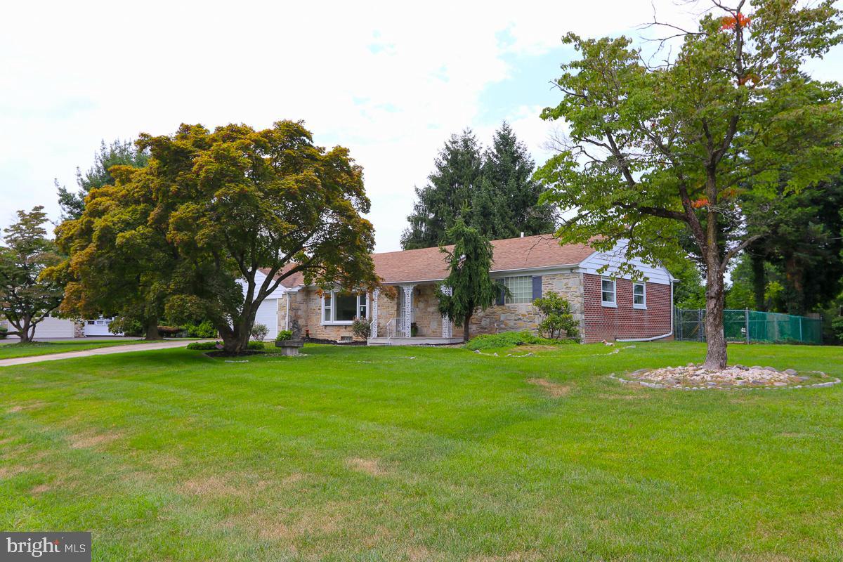 2068 Clinton Road Huntingdon Valley, PA 19006 - Photo 4 of 65 Front exterior