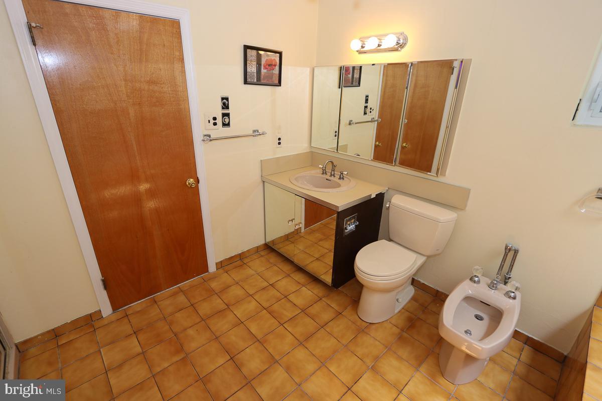 2068 Clinton Road Huntingdon Valley, PA 19006 - Photo 41 of 65 Primary bath