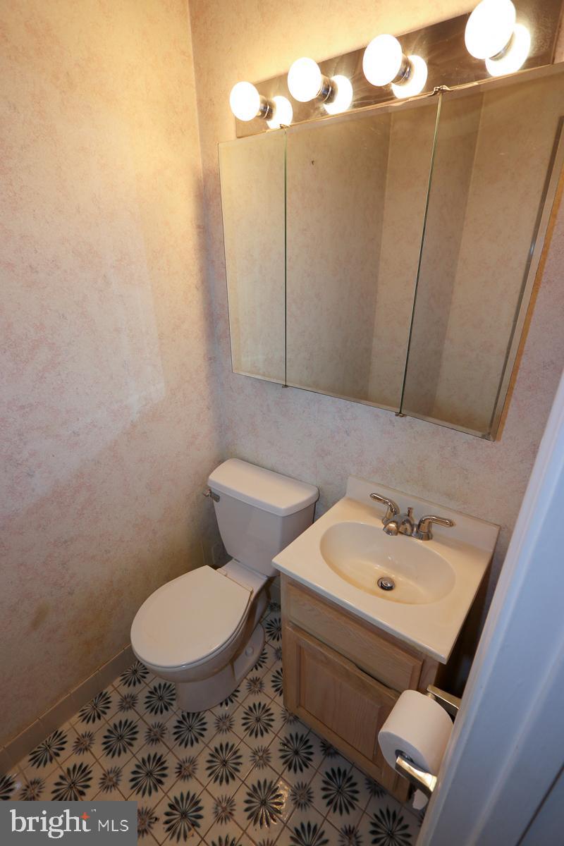 2068 Clinton Road Huntingdon Valley, PA 19006 - Photo 46 of 65 Hall bathroom