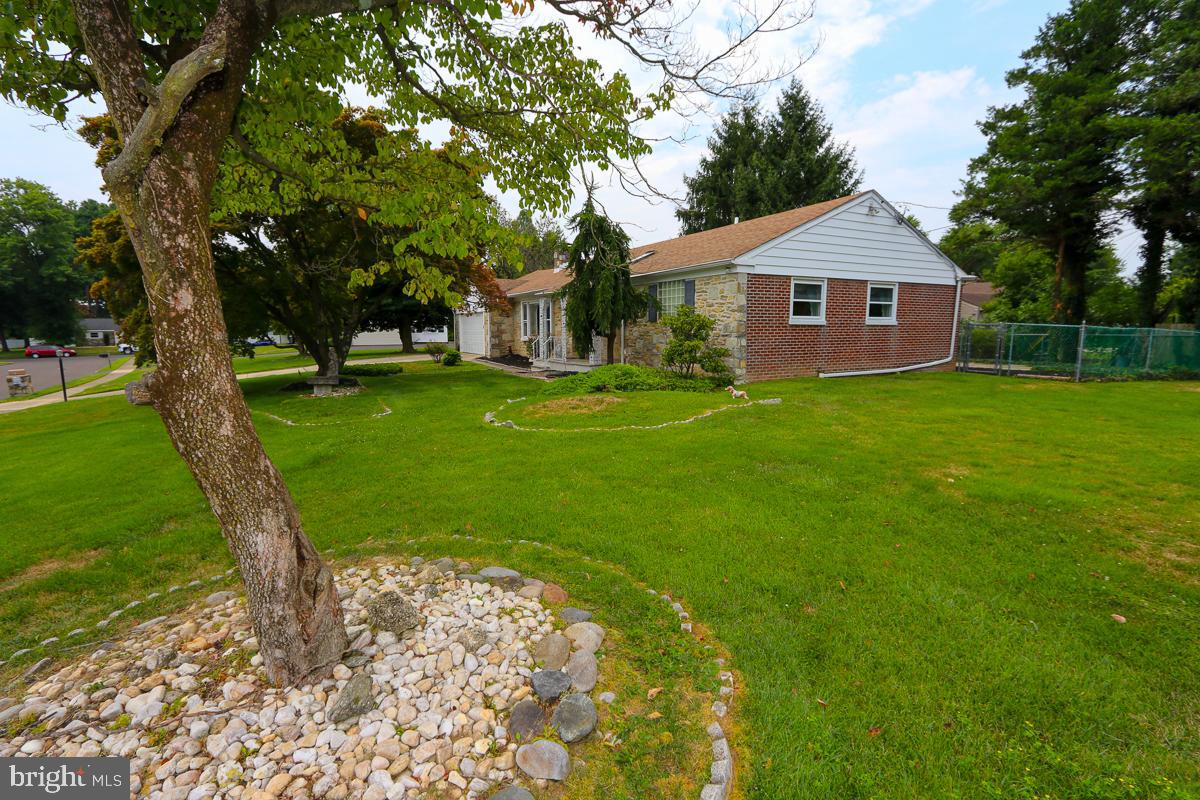 2068 Clinton Road Huntingdon Valley, PA 19006 - Photo 5 of 65 Front exterior