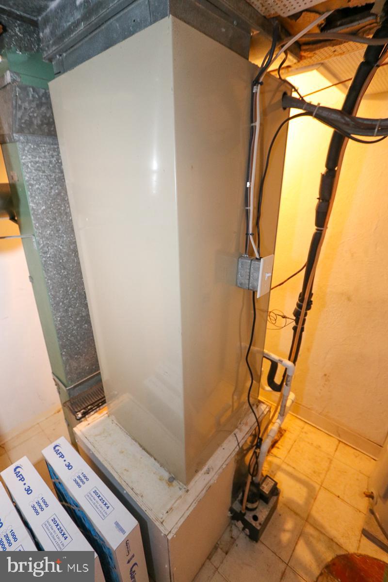 2068 Clinton Road Huntingdon Valley, PA 19006 - Photo 52 of 65 Heat pump