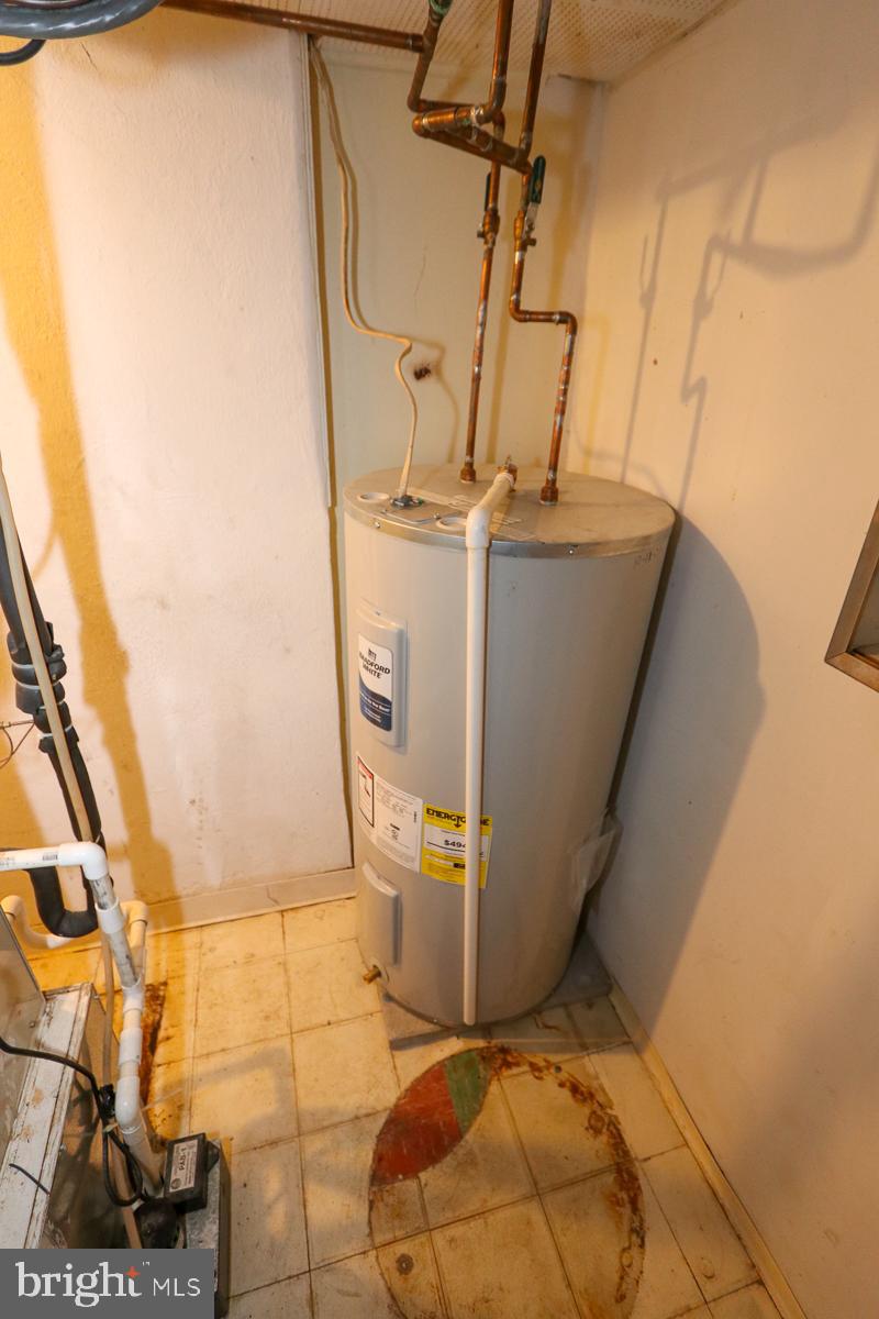 2068 Clinton Road Huntingdon Valley, PA 19006 - Photo 53 of 65 Hot water heater