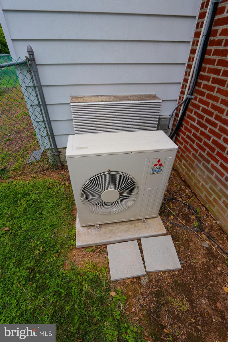 2068 Clinton Road Huntingdon Valley, PA 19006 - Photo 55 of 65 Split system for All Season Sun Room