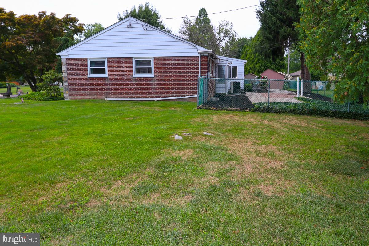 2068 Clinton Road Huntingdon Valley, PA 19006 - Photo 6 of 65 Side view