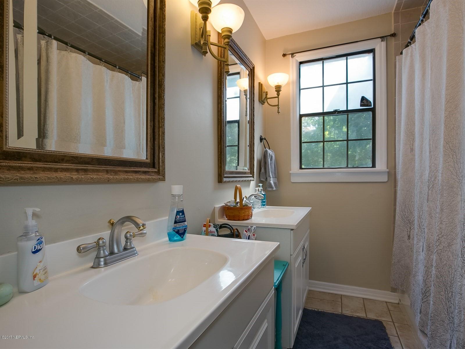 1533 Charon Road Jacksonville, FL 32205 - Photo 8 of 12 008_Bathroom