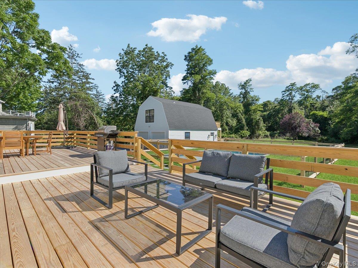 1579 North Sea Road Southampton, NY 11968 - Photo 5 of 41
