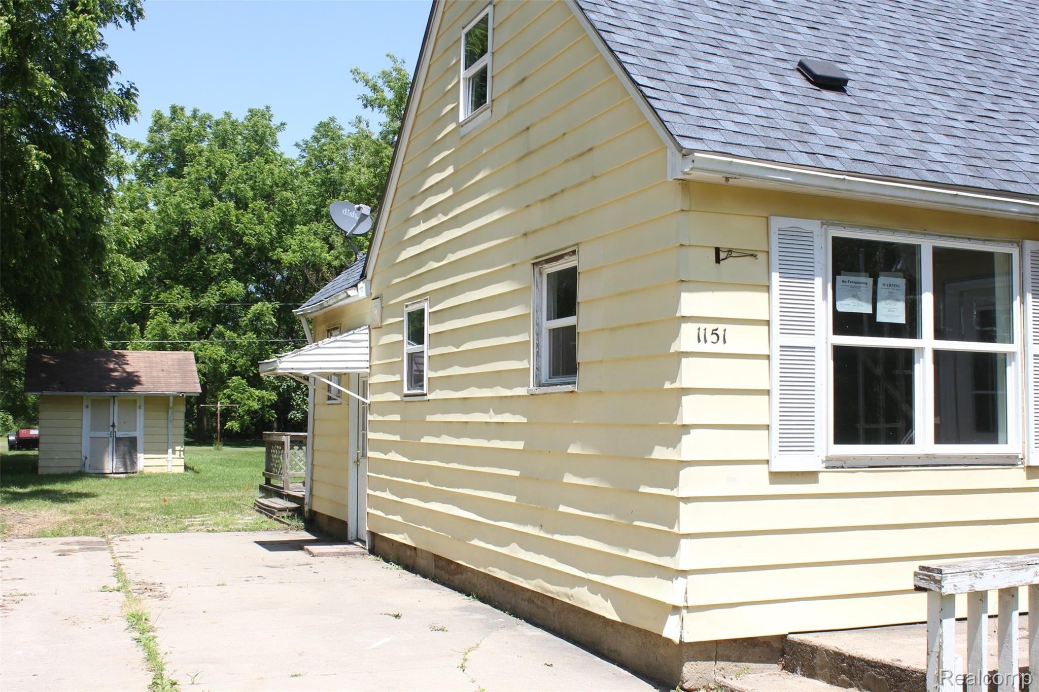 1151 South Dye Road Flint, MI 48532 - Photo 2 of 25 IMG_9234.JPG