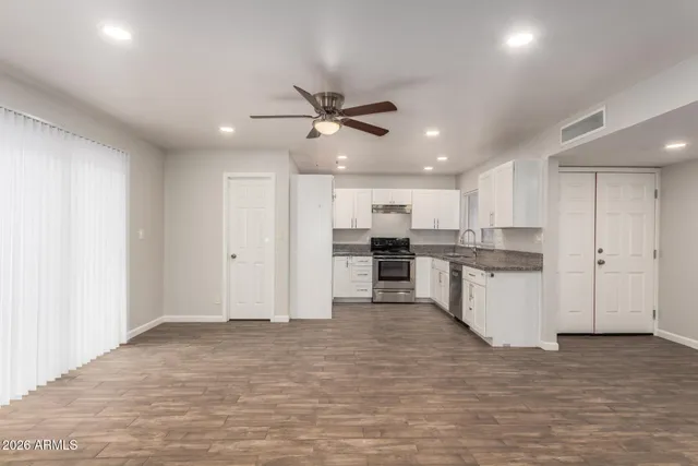 $1,845 | 6428 West Sunnyslope Lane, Glendale, AZ 85302