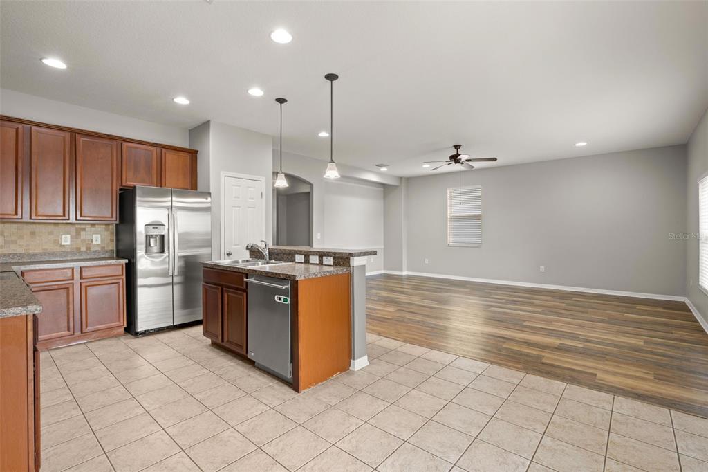 10284 Newminster Loop Ruskin, FL 33573 - Photo 15 of 72