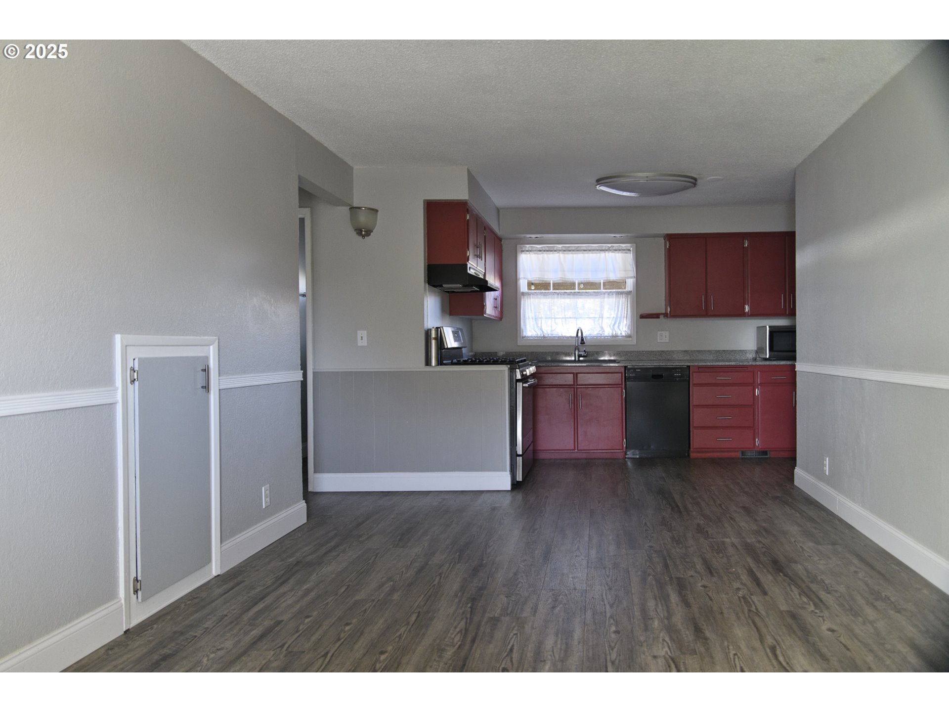 1220 Southwest Walnut Street Albany, OR 97321 - Photo 6 of 37