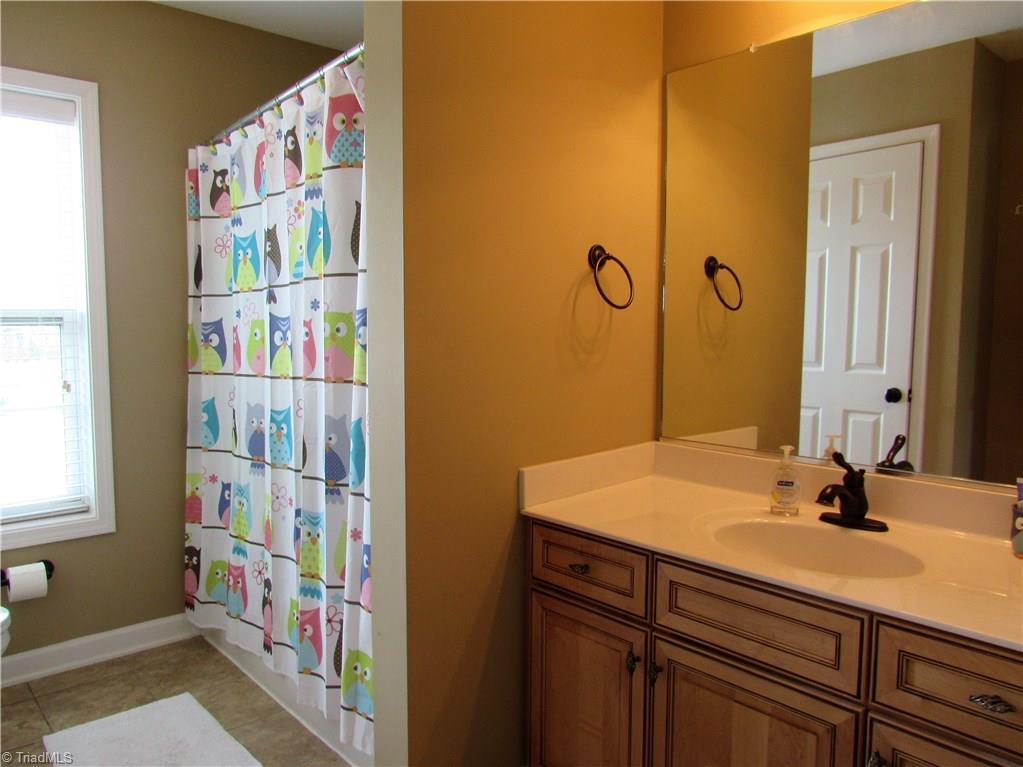 4604 River Valley Road High Point, NC 27265 - Photo 16 of 20 Upstairs bath.
