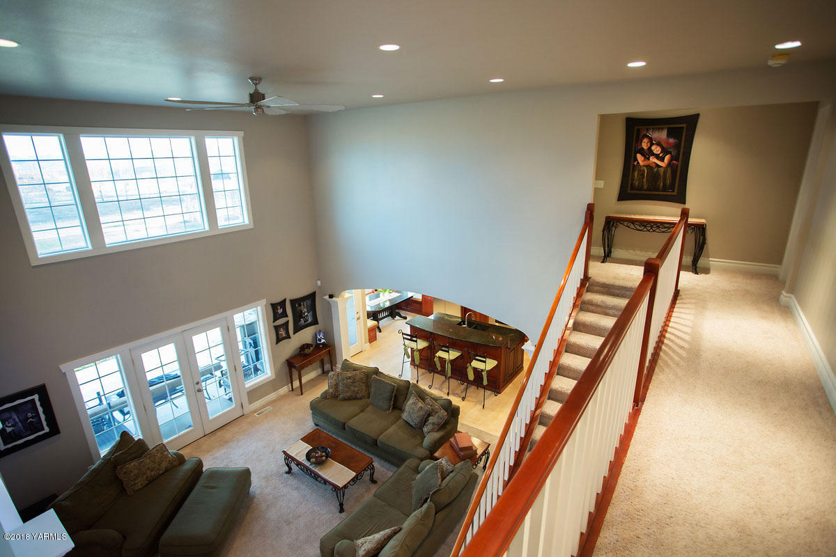 14750 Fisk Road Yakima, WA 98908 - Photo 21 of 35 a view of a room with gym equipment