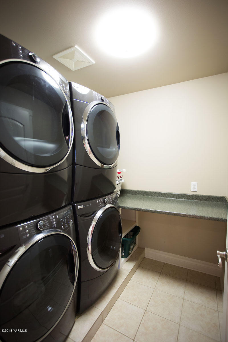 14750 Fisk Road Yakima, WA 98908 - Photo 33 of 35 a utility room with washing machine and racks