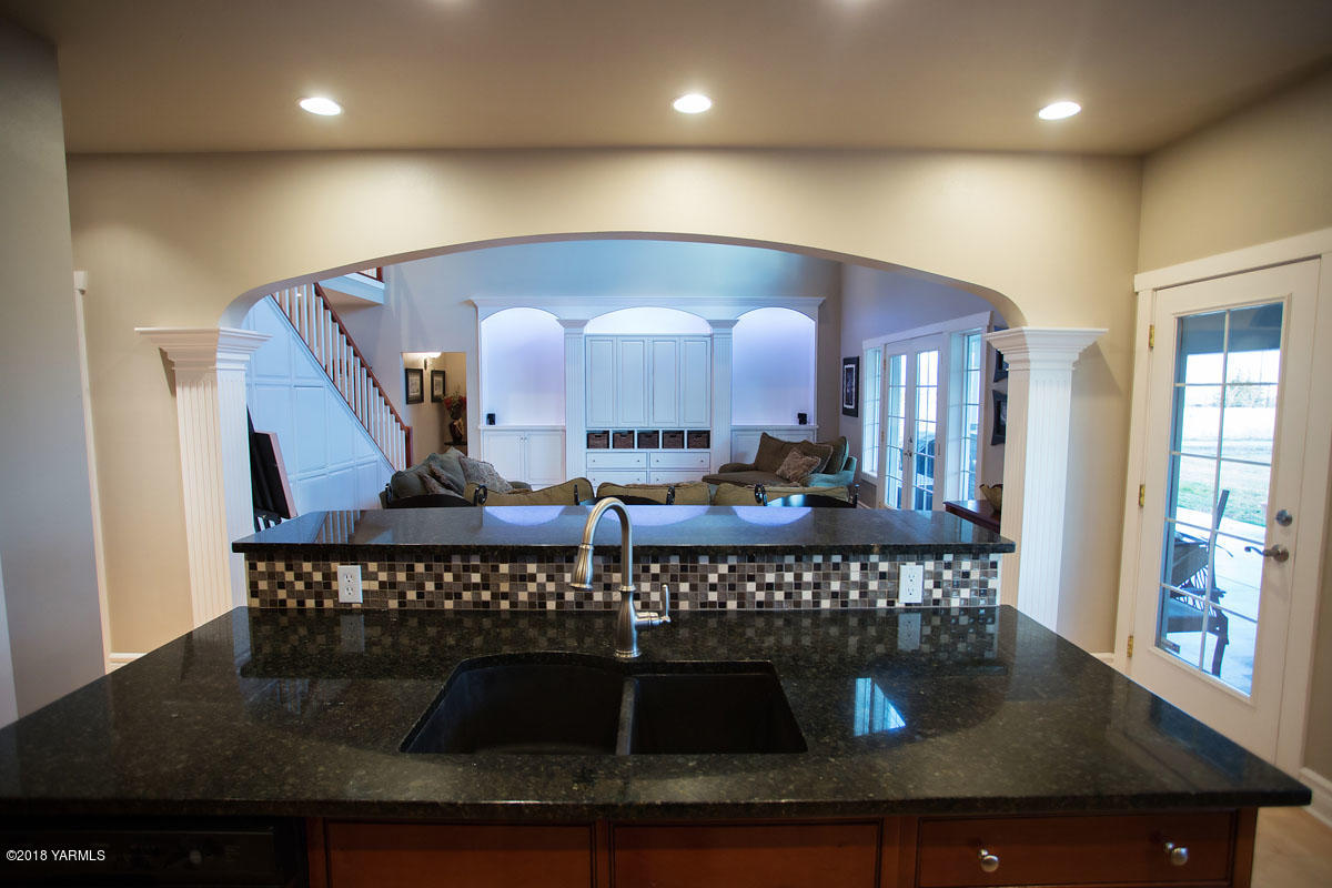 14750 Fisk Road Yakima, WA 98908 - Photo 10 of 35 a kitchen with stainless steel appliances granite countertop a stove a sink and a dining table