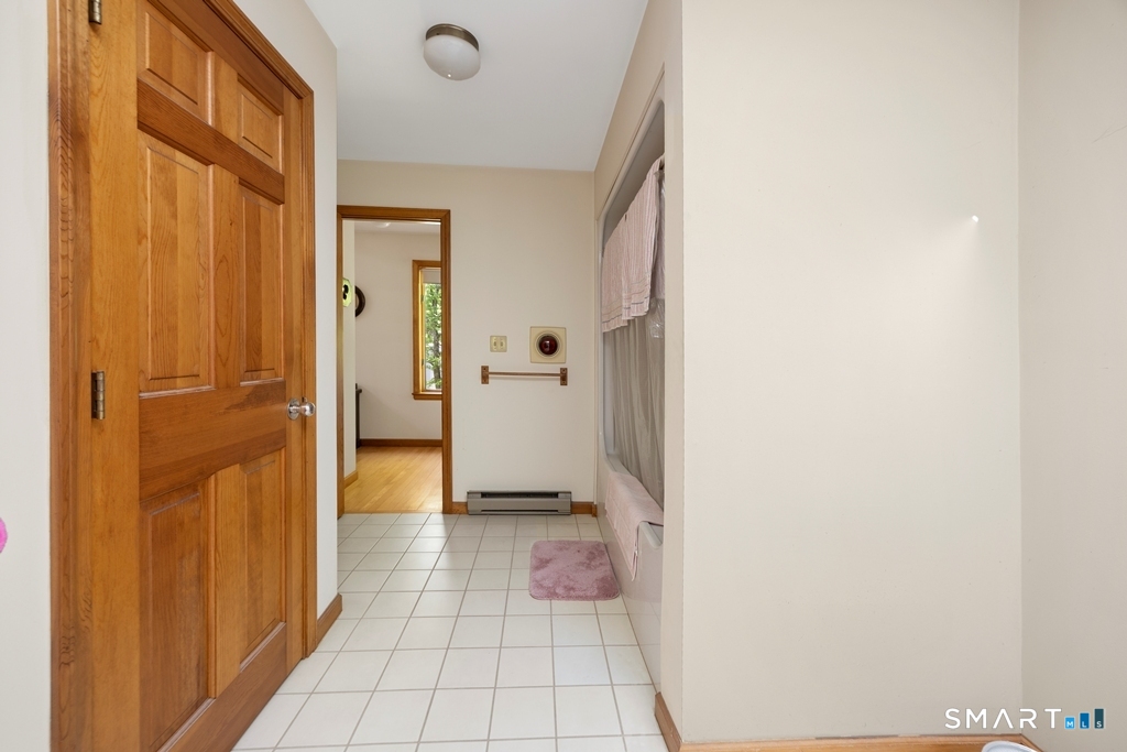 930 Spindle Hill Road Wolcott, CT 06716 - Photo 26 of 40 Upper level full bath