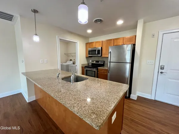 $2,600 | 60 Weibel Avenue, Unit 3HP208, Saratoga Springs, NY 12866