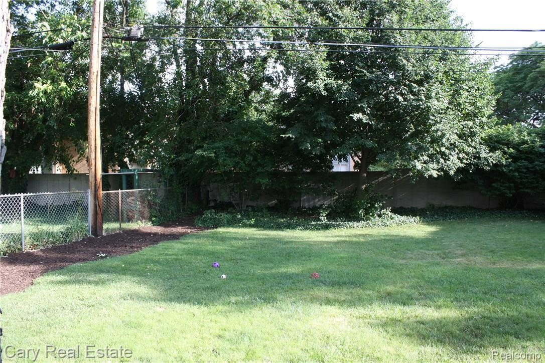 2275 Oxford Road Berkley, MI 48072 - Photo 39 of 40 IMG_4405.JPG