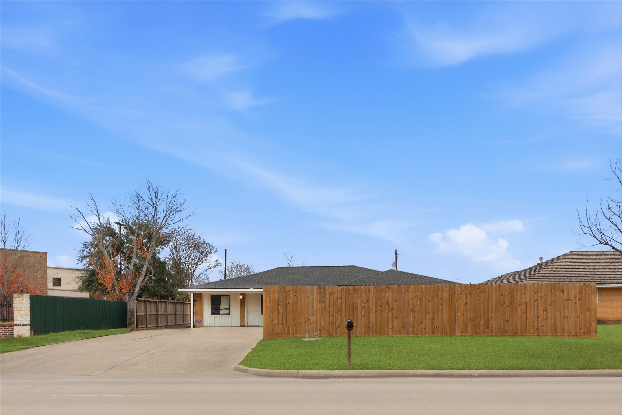 407 Present Street Missouri City, TX 77489 - Photo 3 of 48 Another front view of the property