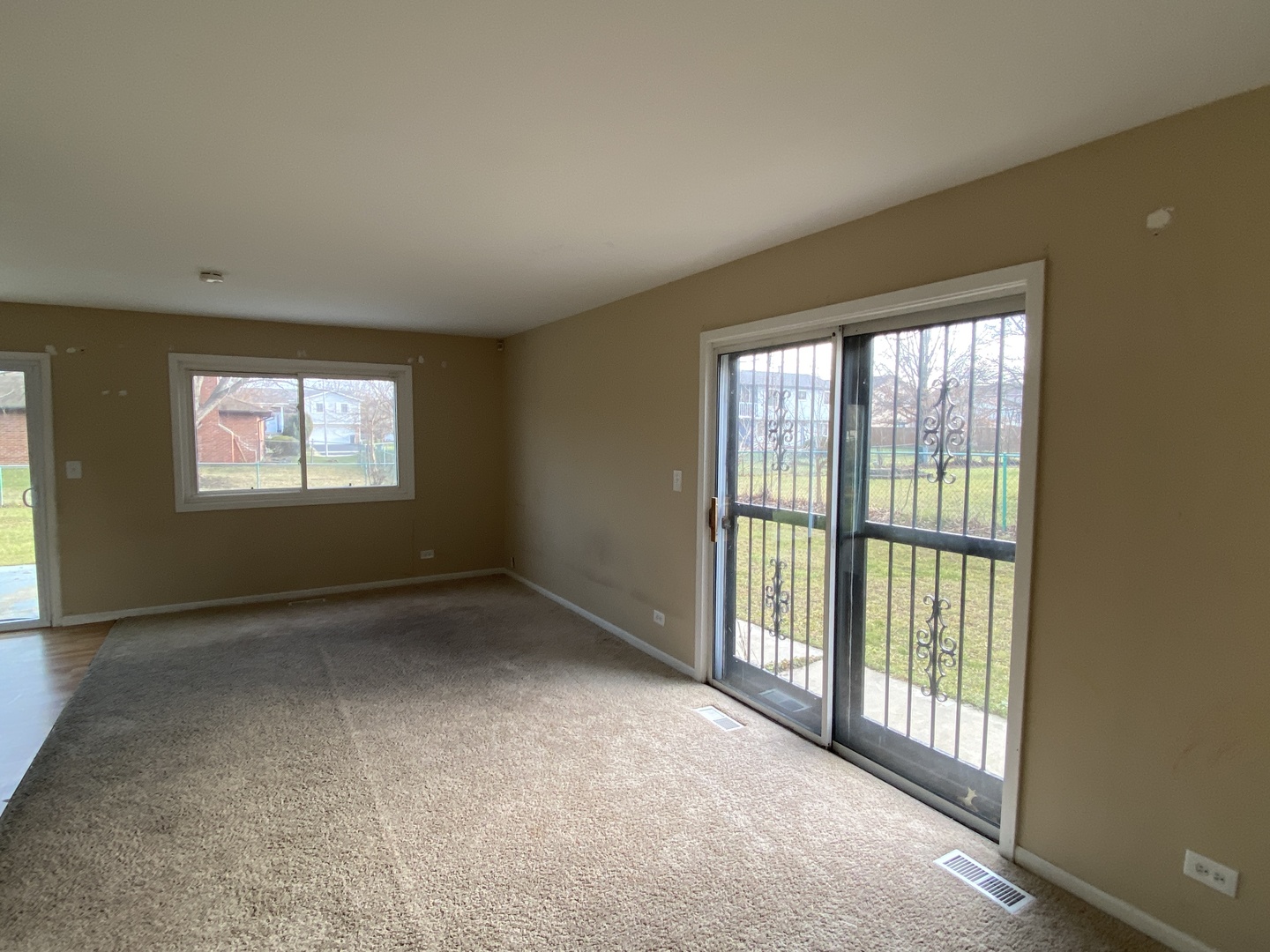 43 Pheasant Road Matteson, IL 60443 - Photo 6 of 11 a view of an empty room with a window